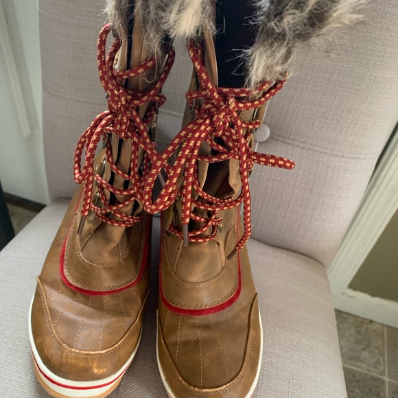 Winter Boots - Picture 2 of 5